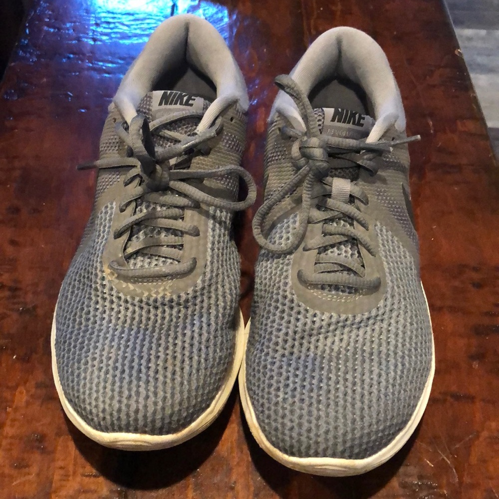 Men’s Nike shoes size 9